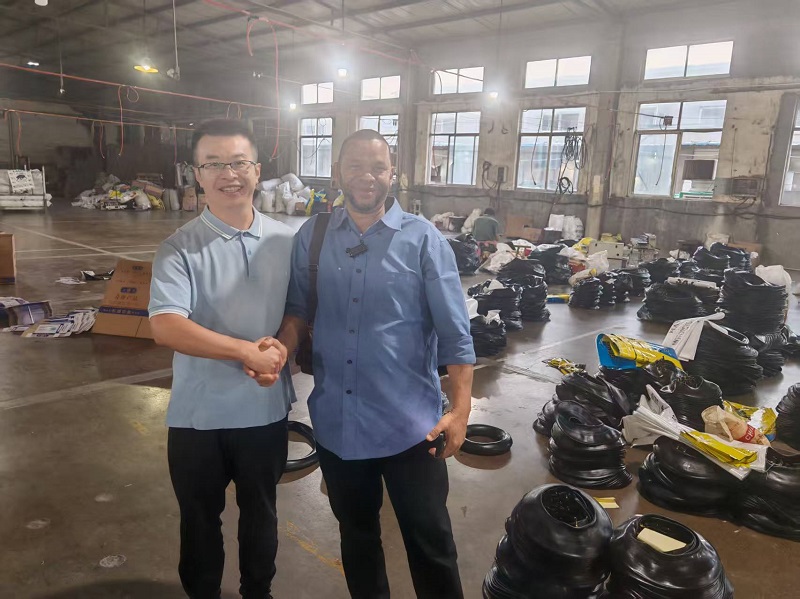 Clienții din Sierra Leone au lăudat foarte mult capacitatea noastră de producție și calitatea produsului în timpul vizitei la fabrică